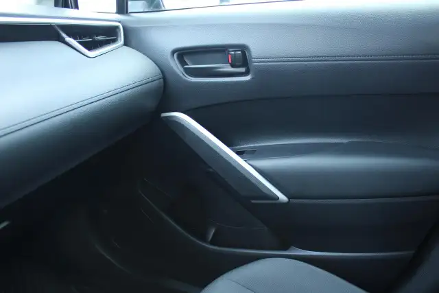 2025 Toyota Corolla Cross LE - Photo 17