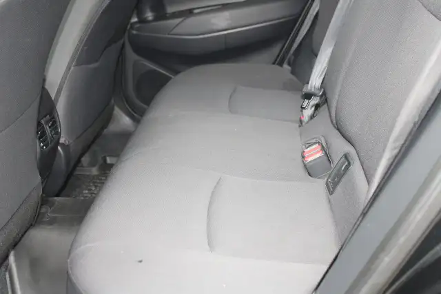 2025 Toyota Corolla Cross LE - Photo 20