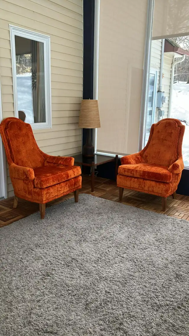Mid century. TEAK TECK Table d'appoint / Fauteuils chaises orang