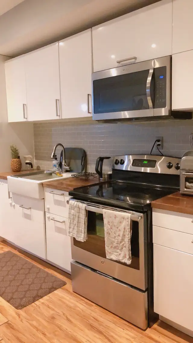 1 1 private room and space, North york Female house(all included