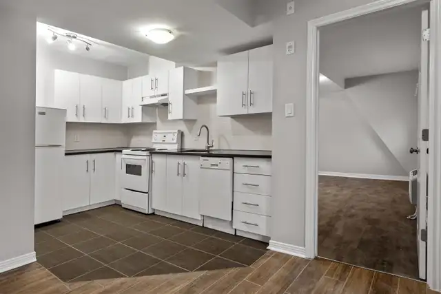 Beautiful renovated unit in Downtown Ottawa! - Photo 3