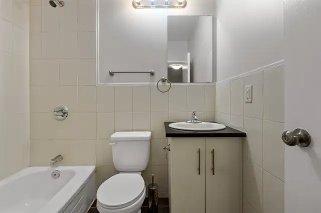 Beautiful renovated unit in Downtown Ottawa! - Photo 11