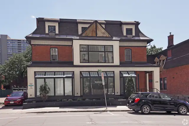 Beautiful renovated unit in Downtown Ottawa! - Photo 17