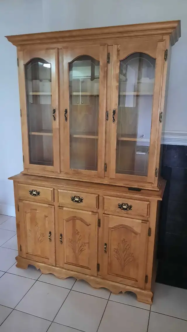 6 Chairs and matching Buffet