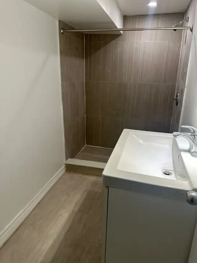 ROOM FOR RENT FOR FEMALE - NEWMARKET - Photo 3
