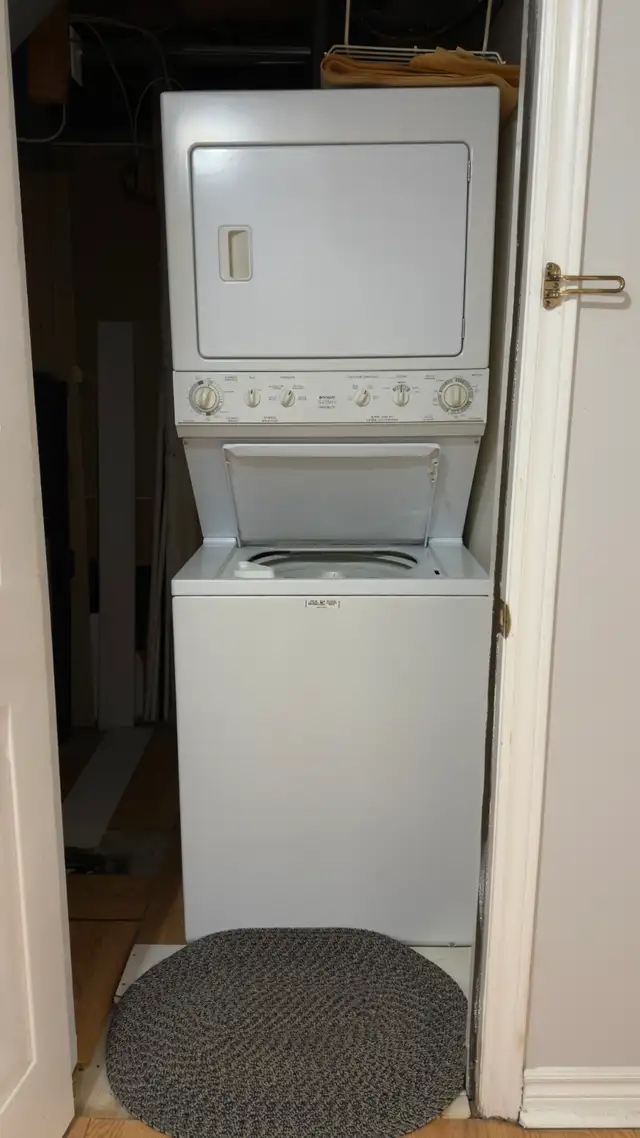 BRIGHT, INDEPENDENT BASEMENT APARTMENT - Photo 7