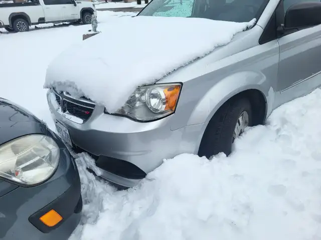 Great Dodge Caravan in excellent condition, needs work!!