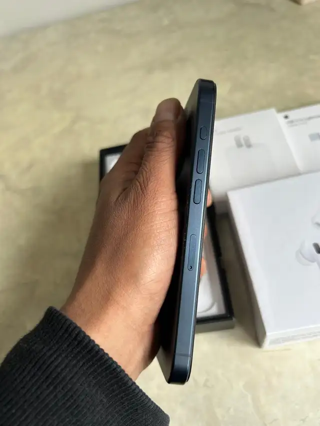 iPhone 15 Pro 128gb 89% batt Airpods/Fast Charger/Delivery - Photo 4