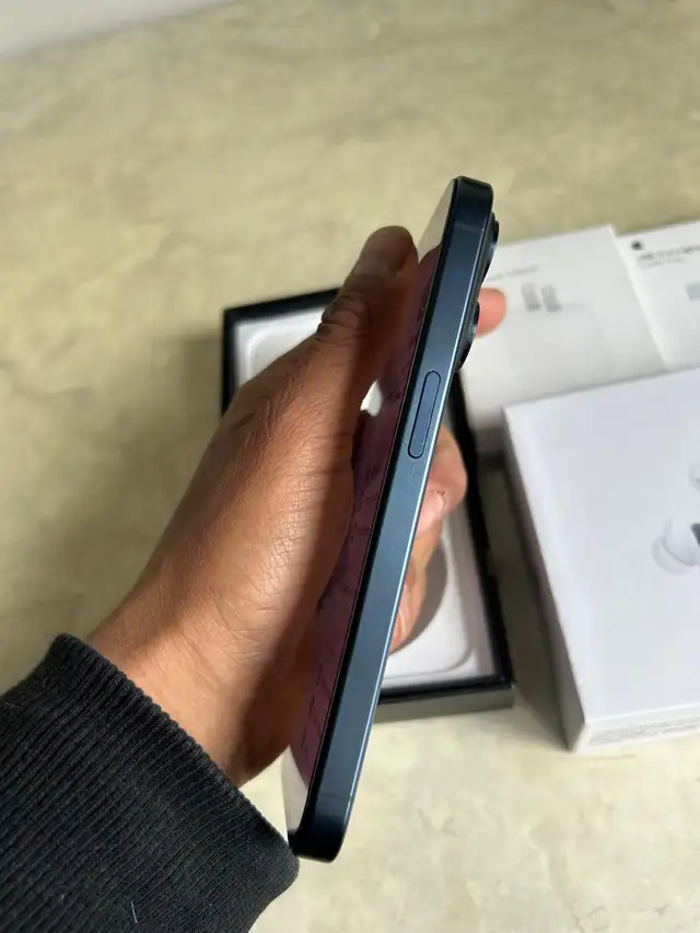 iPhone 15 Pro 128gb 89% batt Airpods/Fast Charger/Delivery - Photo 5