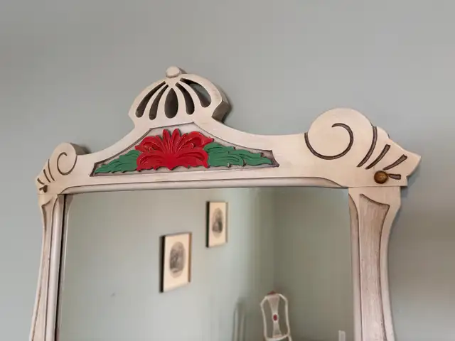 Beautiful Solid Wood Framed Mirror. - Photo 2