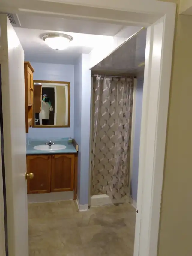 TWO-BEDROOM BASEMENT APARTMENT ALL INCLUSIVE - Photo 2