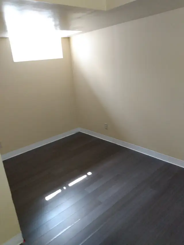 TWO-BEDROOM BASEMENT APARTMENT ALL INCLUSIVE - Photo 8