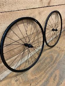 DT Swiss E1850 Wheelset New - Photo 2