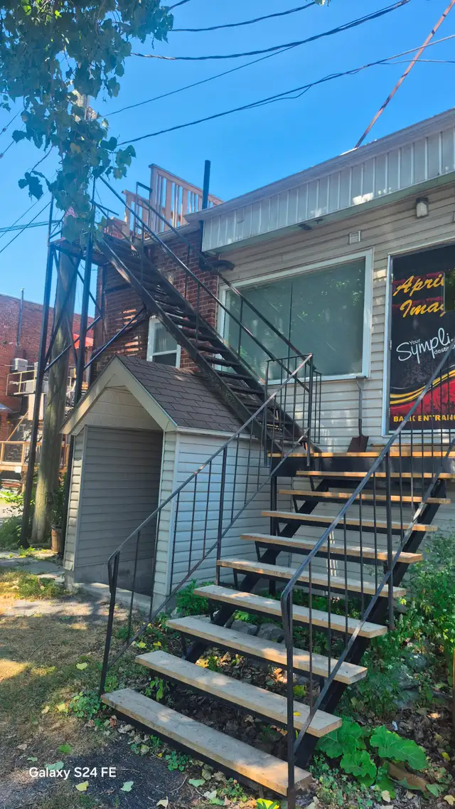 Napanee, downtown 2 bedroom apartment - Photo 10