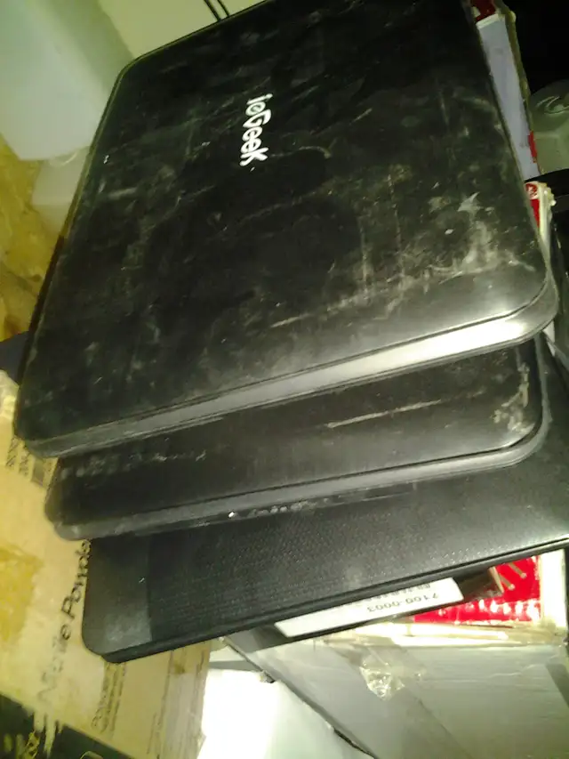 ieGeek IK-703 17.5' Portable Video Player w/ Rotatable Screen