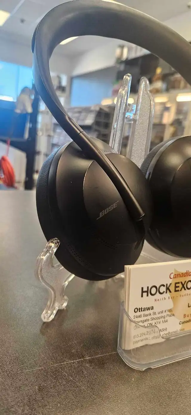 Bose Noise Canceling Headphones 700 - Photo 2