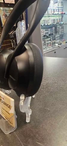 Bose Noise Canceling Headphones 700 - Photo 3
