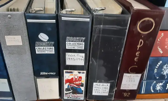 Hockey card collection all complete set in binder - Photo 3