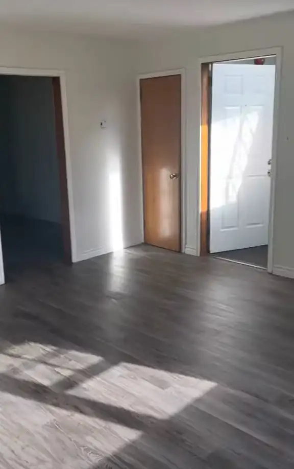 SPACIOUS 2 BEDROOM – $1,795 | 89 EVANS AVE, FAIRVIEW | APRIL 1