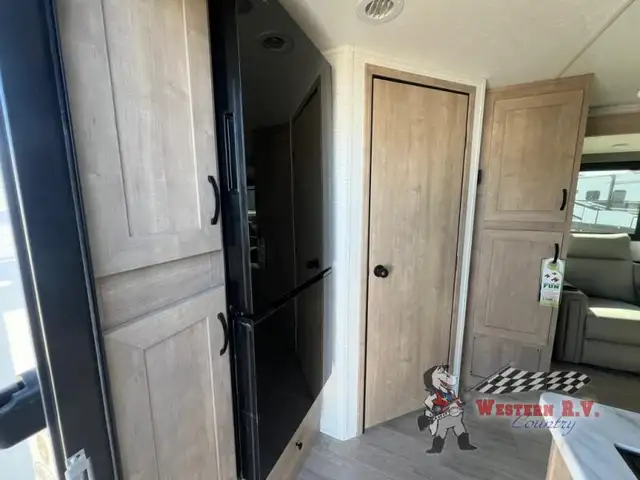 2025 Palomino SolAire 2080RBS - Photo 8