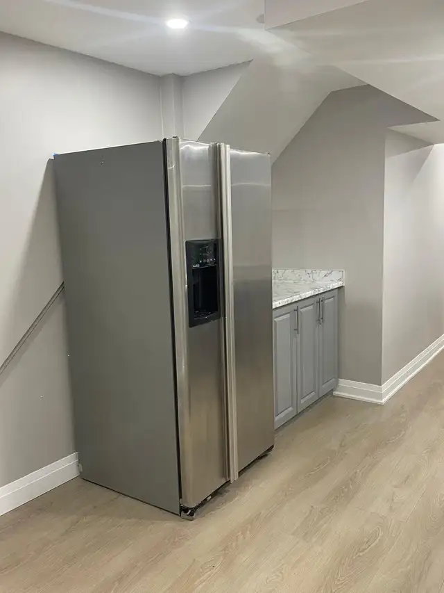 Brand new 2 bedroom 2 washroom basement apartment - Photo 2