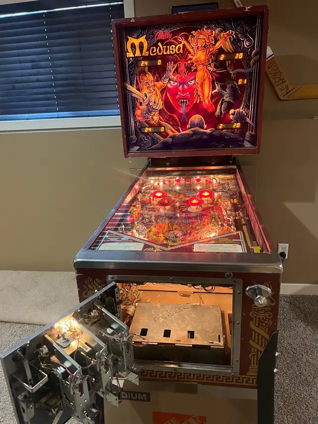 Medusa pinball machine - Photo 2