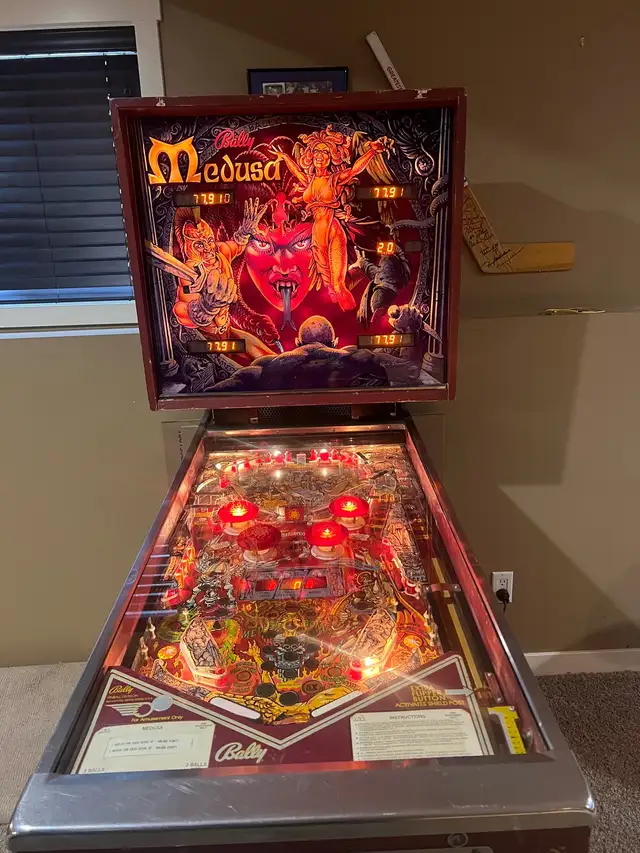 Medusa pinball machine - Photo 3