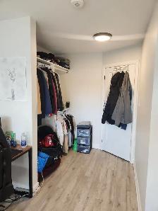 Room For Rent in 5 Bedroom Home (Student /young pro. preffered) - Photo 2