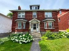 Sun Filled, 2-Bedroom Apartment located in Old Ottawa South