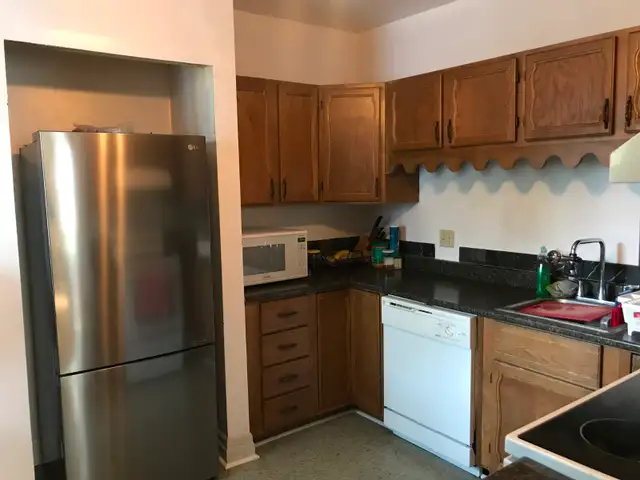 Sun Filled, 2-Bedroom Apartment located in Old Ottawa South - Photo 4