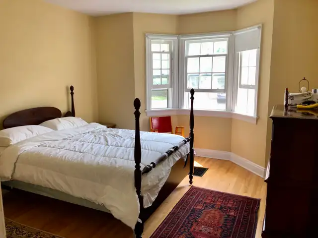 Sun Filled, 2-Bedroom Apartment located in Old Ottawa South - Photo 6