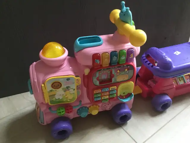 Ride’em Toy Train - Photo 2