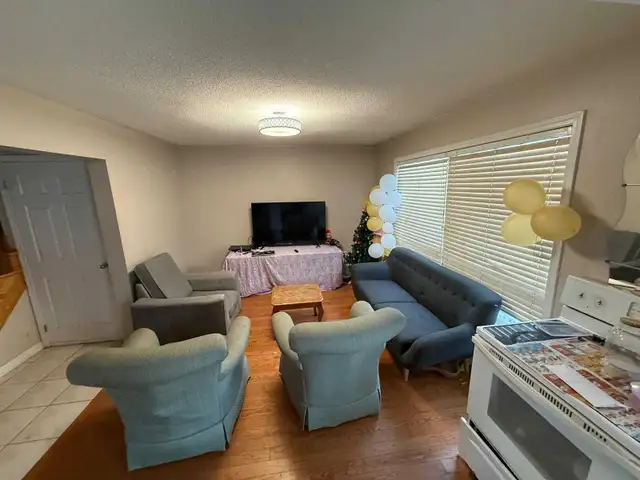 2 sharing & private room for rent in Scarborough - Photo 3