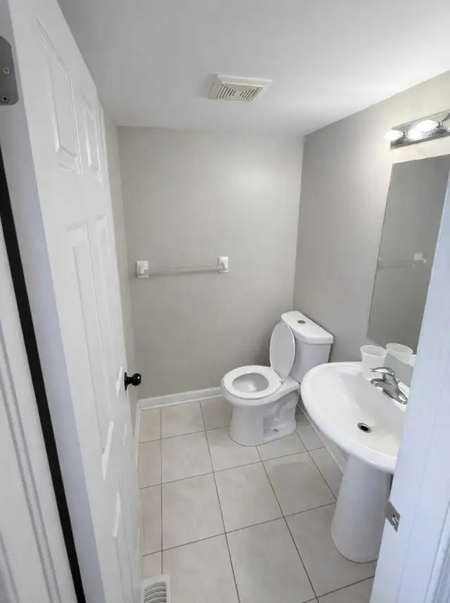 2 sharing & private room for rent in Scarborough - Photo 7