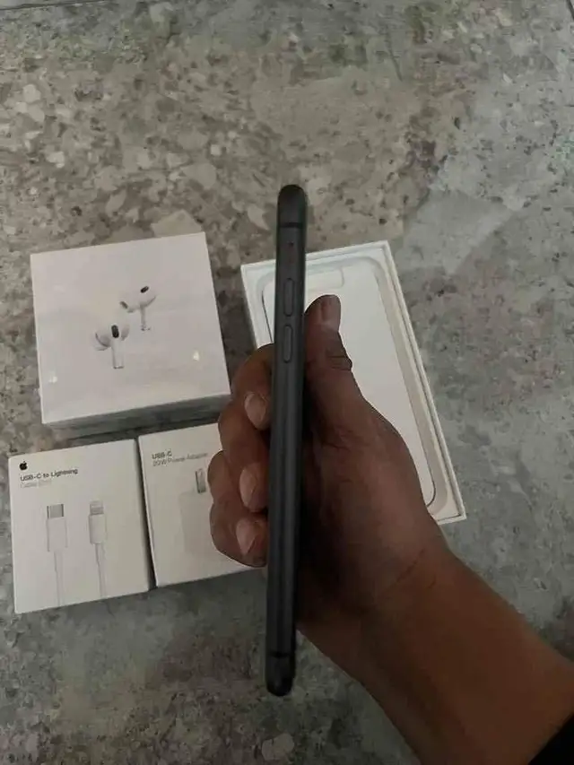 iPhone SE 128GB Airpods/Charger Set/Delivery - Photo 4