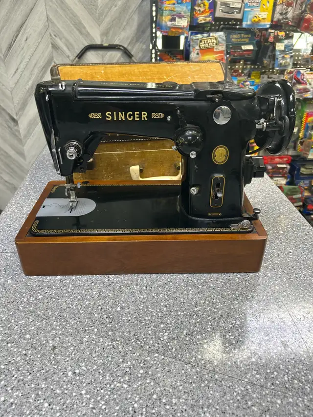 Singer 306K Sewing Machine In Case