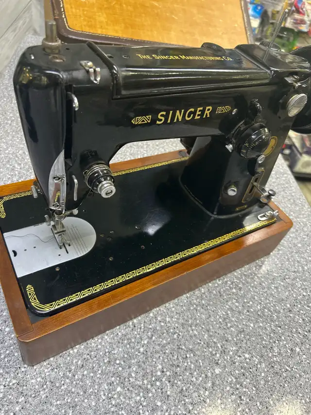 Singer 306K Sewing Machine In Case - Photo 2