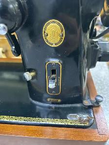 Singer 306K Sewing Machine In Case - Photo 3