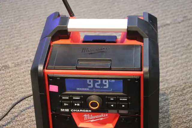 Milwaukee M18 Jobsite Radio/Charger (2792-20) (#43227-3) - Photo 3