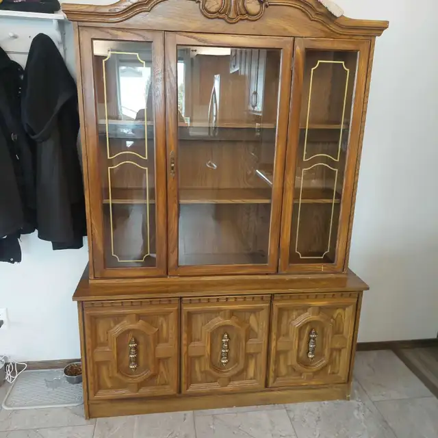 China Cabinet - Photo 2