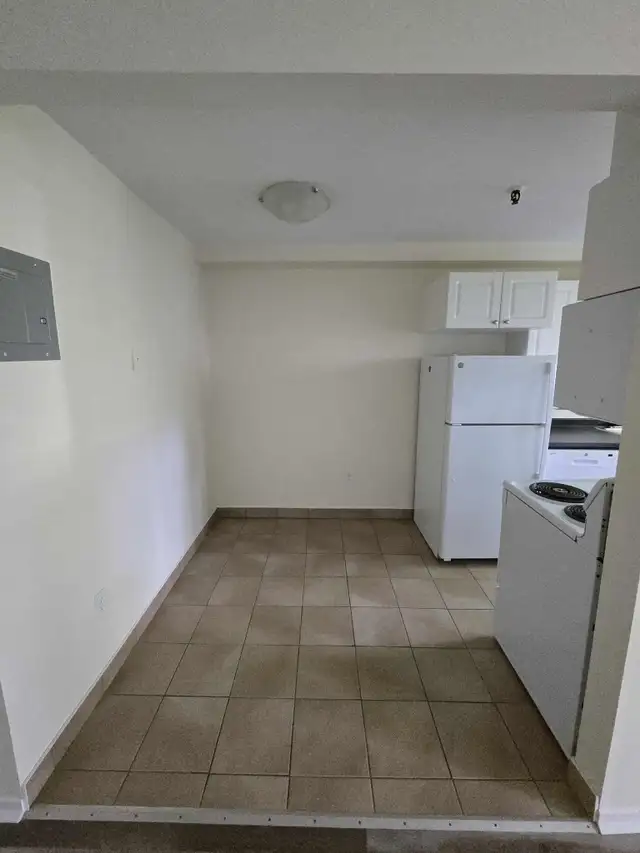 Waterfront 2BR - Reno'd - July/Aug 1st - Heat/Wat/Pkg Included! - Photo 12