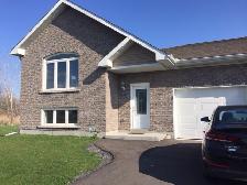 ROOM AVAIL.IN HOUSE, IN ONTARIO, 20 MIN FR. CORNWALL&VAUDREUIL,
