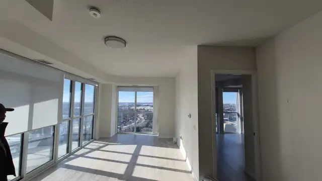 2 Bedrooms plus 2 Washroom Corner unit Condo in Mississauga - Photo 3