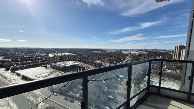 2 Bedrooms plus 2 Washroom Corner unit Condo in Mississauga - Photo 6