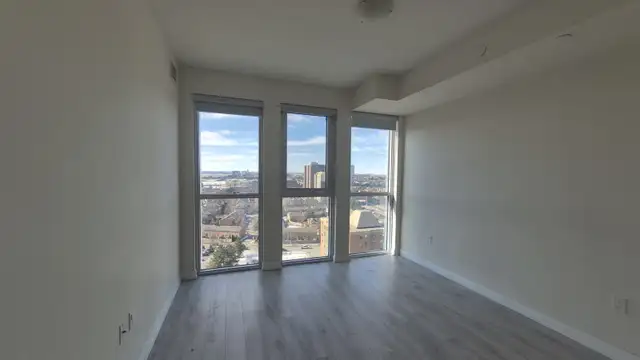 2 Bedrooms plus 2 Washroom Corner unit Condo in Mississauga - Photo 7