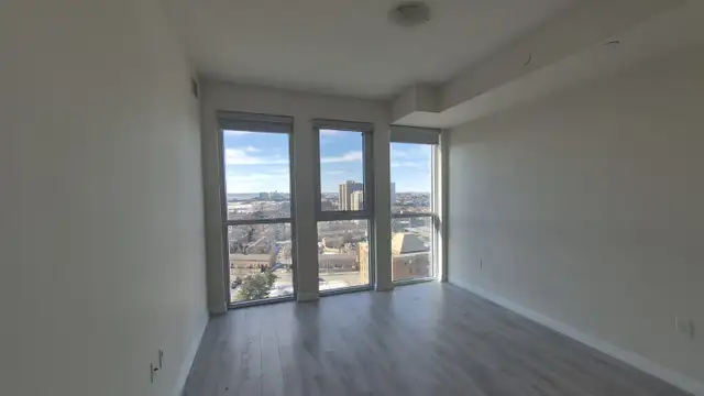 2 Bedrooms plus 2 Washroom Corner unit Condo in Mississauga - Photo 8