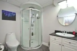 SPACIOUS AND CONFORTABLE TWO BEDROOM APARTMENT - Photo 2