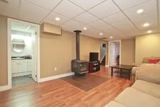 SPACIOUS AND CONFORTABLE TWO BEDROOM APARTMENT - Photo 3