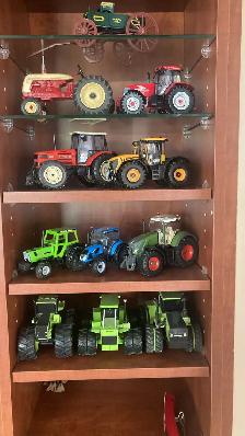 Large tractor collection - Photo 3