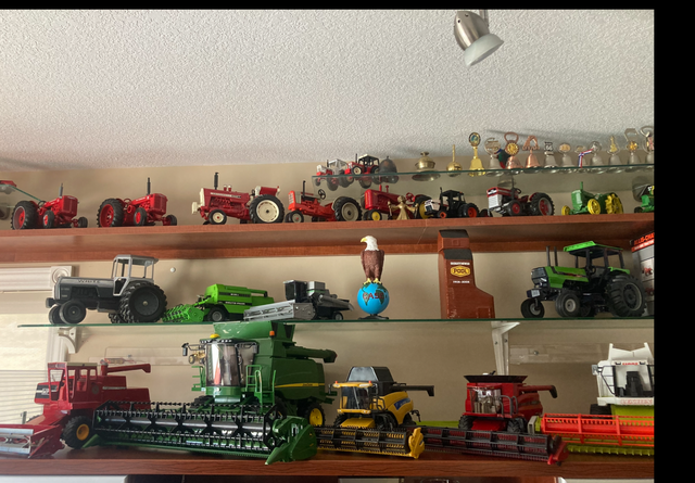 Large tractor collection - Photo 7